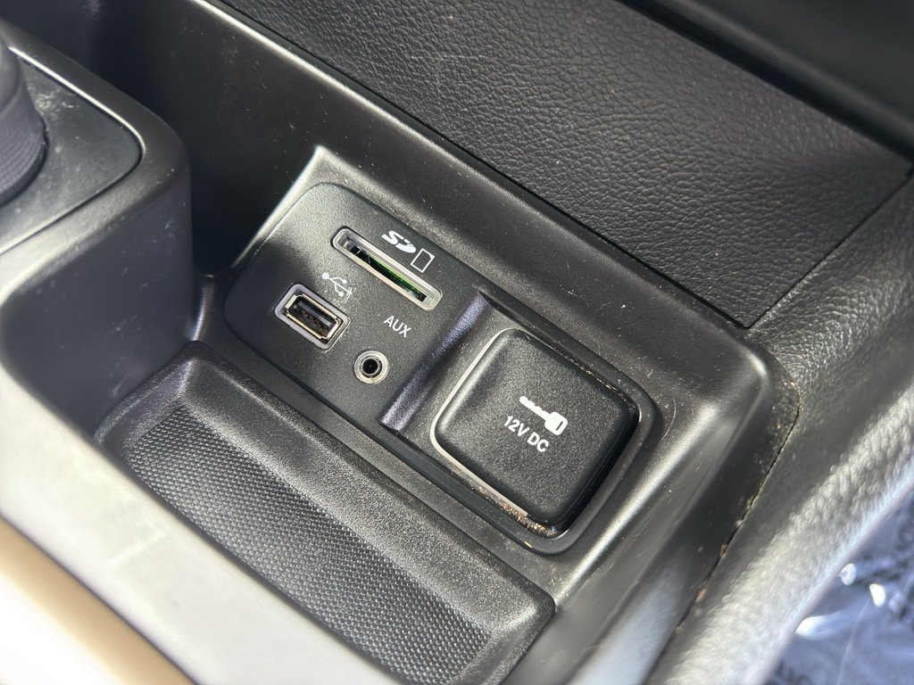 Used 2017 Jeep Cherokee Latitude w/ Safety/Convenience Group AWD/4WD image 18
