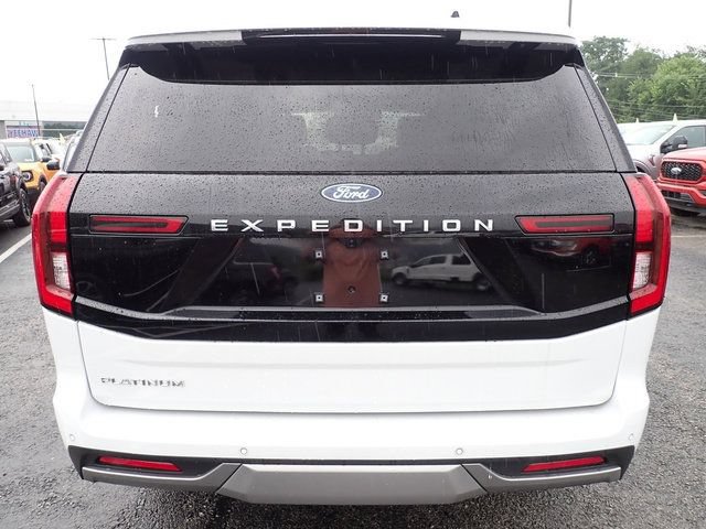 Used 2025 Ford Expedition Platinum w/ Driver's Package AWD/4WD image 6