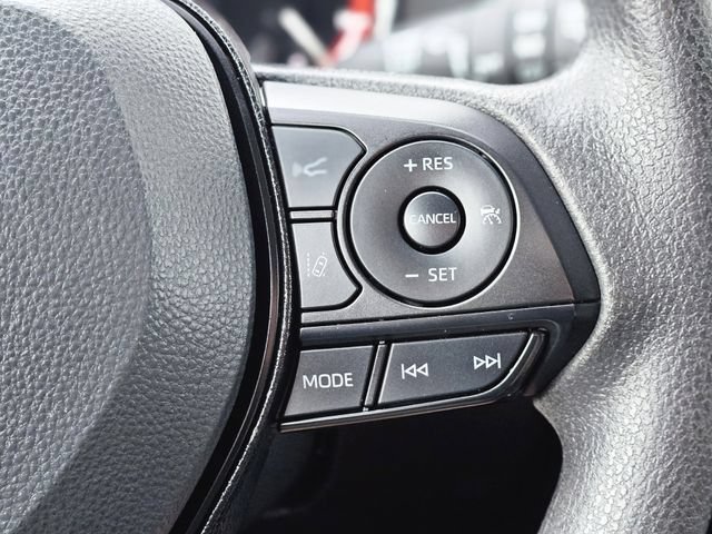 Used 2025 Toyota RAV4 XLE FWD image 18