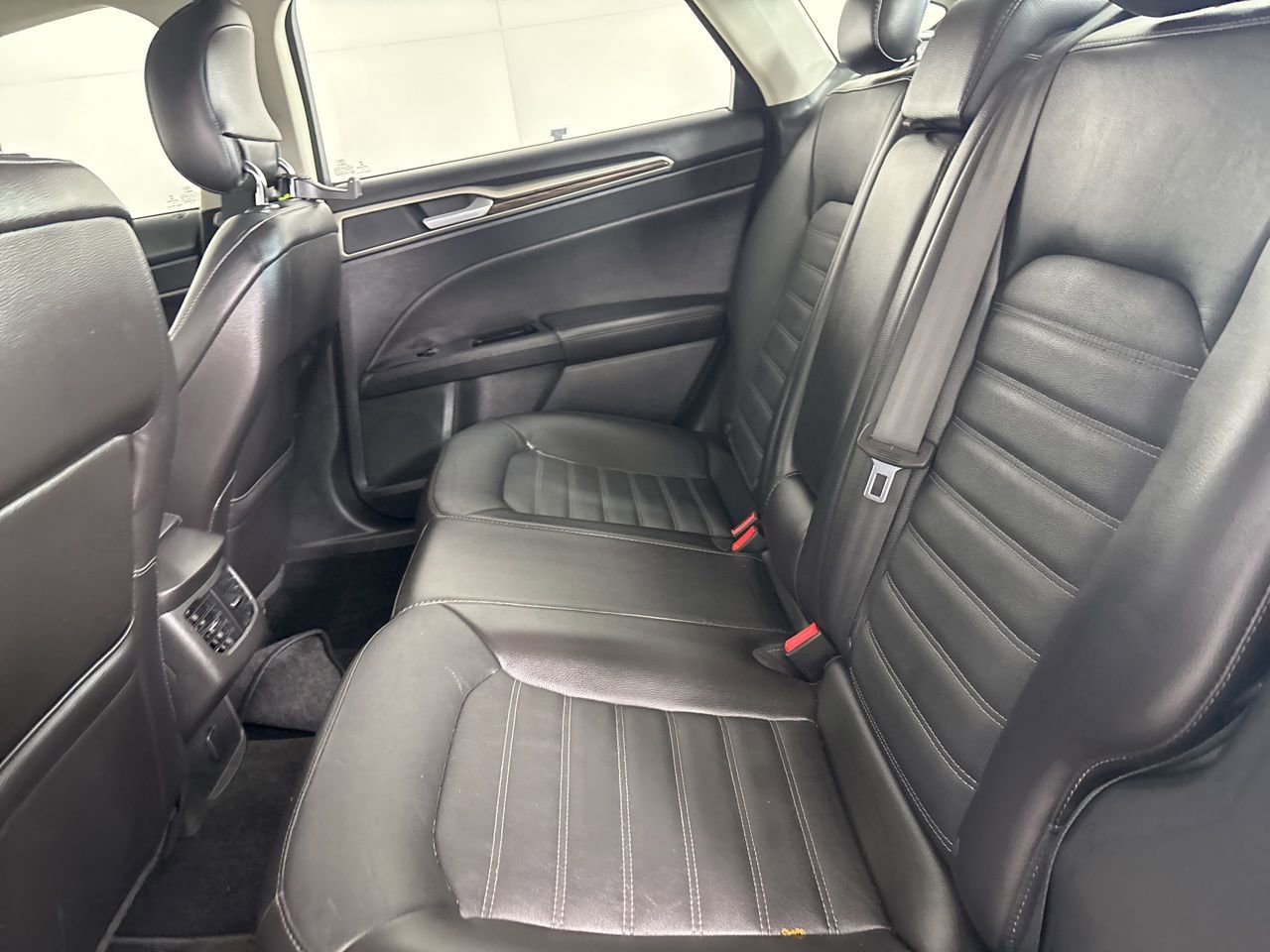 Used 2014 Ford Fusion SE w/ Equipment Group 202A image 23