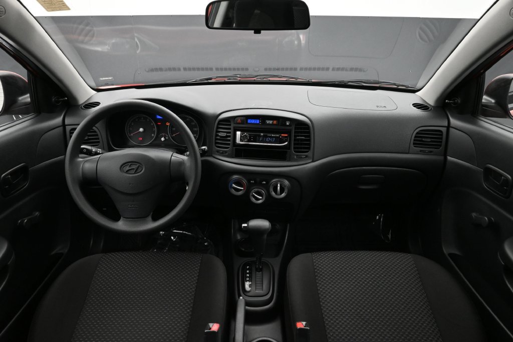 Used 2010 Hyundai Accent GS FWD image 13
