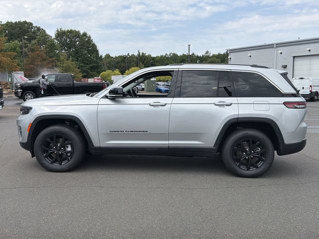 Used 2022 Jeep Grand Cherokee Limited AWD/4WD image 10