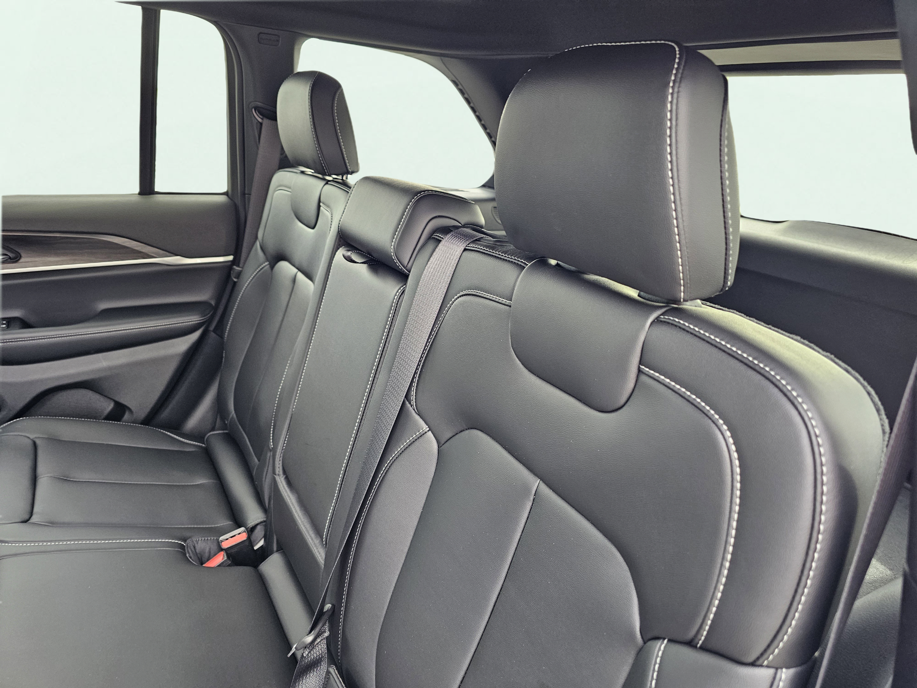 New 2026 Jeep Grand Cherokee Limited RWD image 32