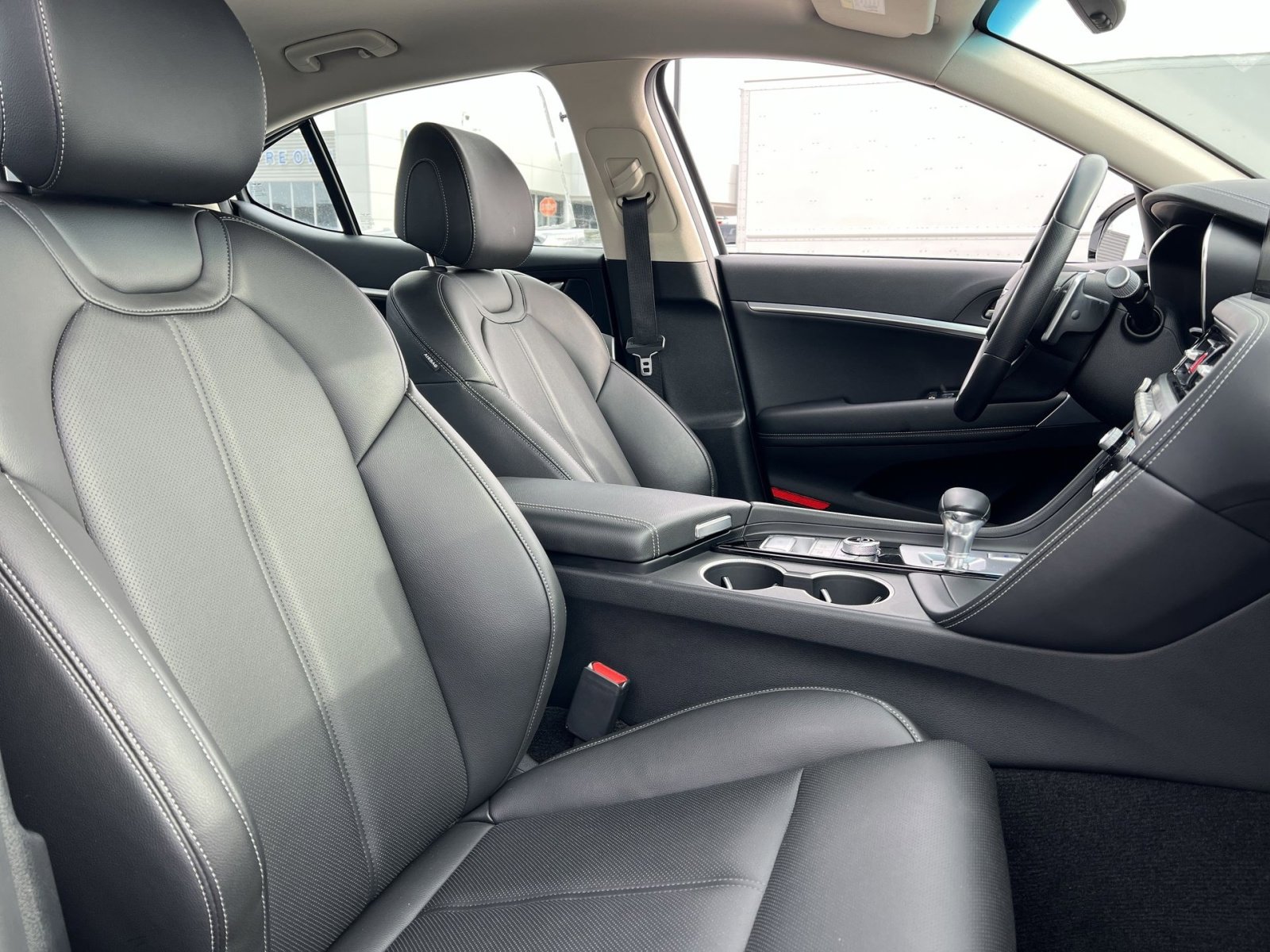 Used 2025 Genesis G70 2.5T image 26