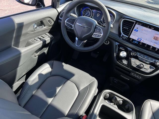 New 2025 Chrysler Pacifica Select image 28