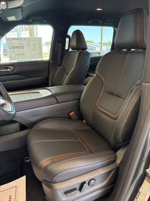 New 2026 Nissan Armada SL w/ Captain's Chari Seat Package image 11