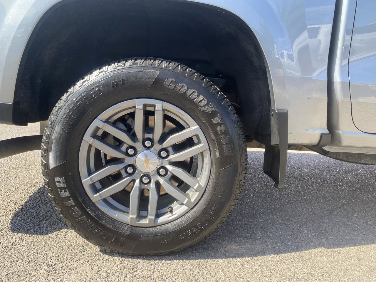 Used 2024 Chevrolet Colorado LT RWD image 6