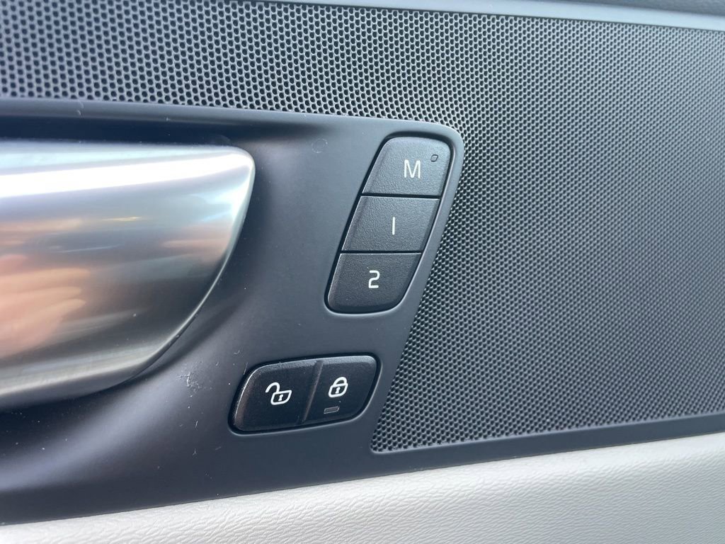 Certified 2024 Volvo XC60 B5 Core w/ Climate Package image 29