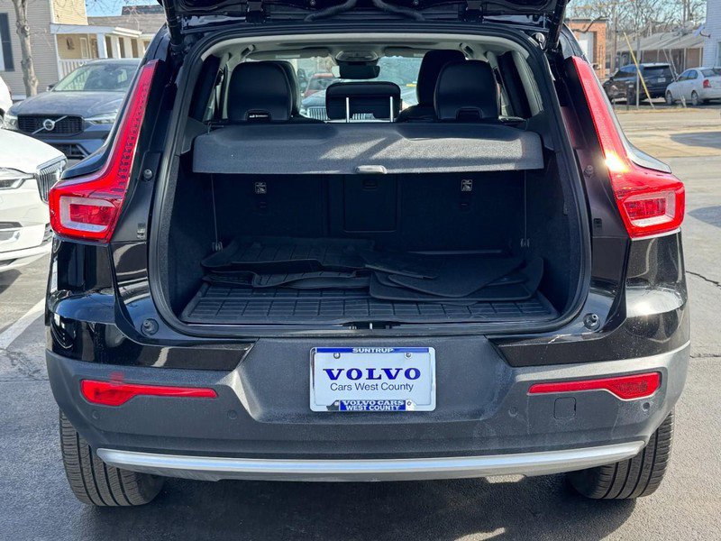Certified 2023 Volvo XC40 B5 Ultimate w/ Protection Package Premier image 5
