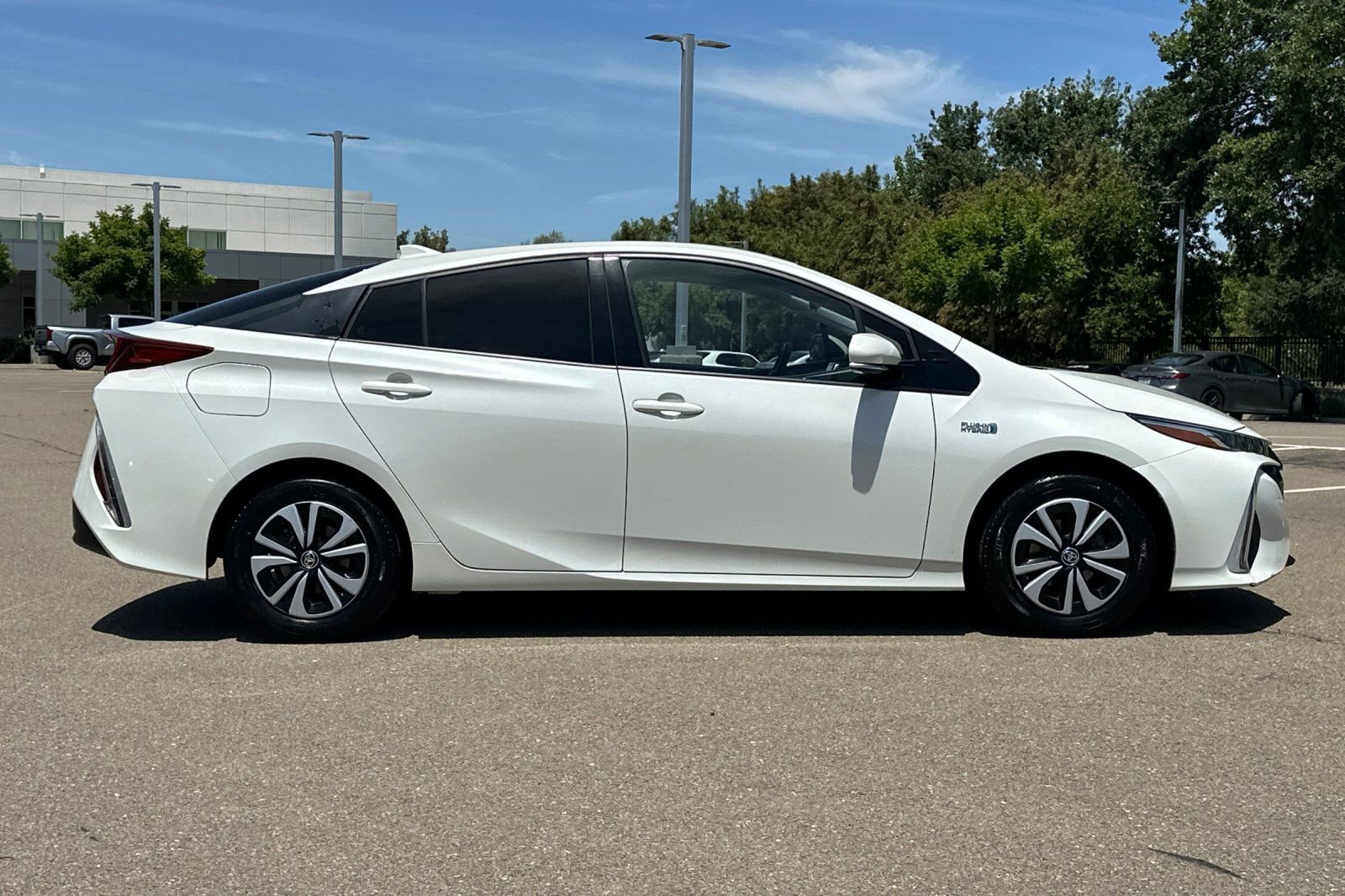 Used 2019 Toyota Prius Prime Premium FWD image 3