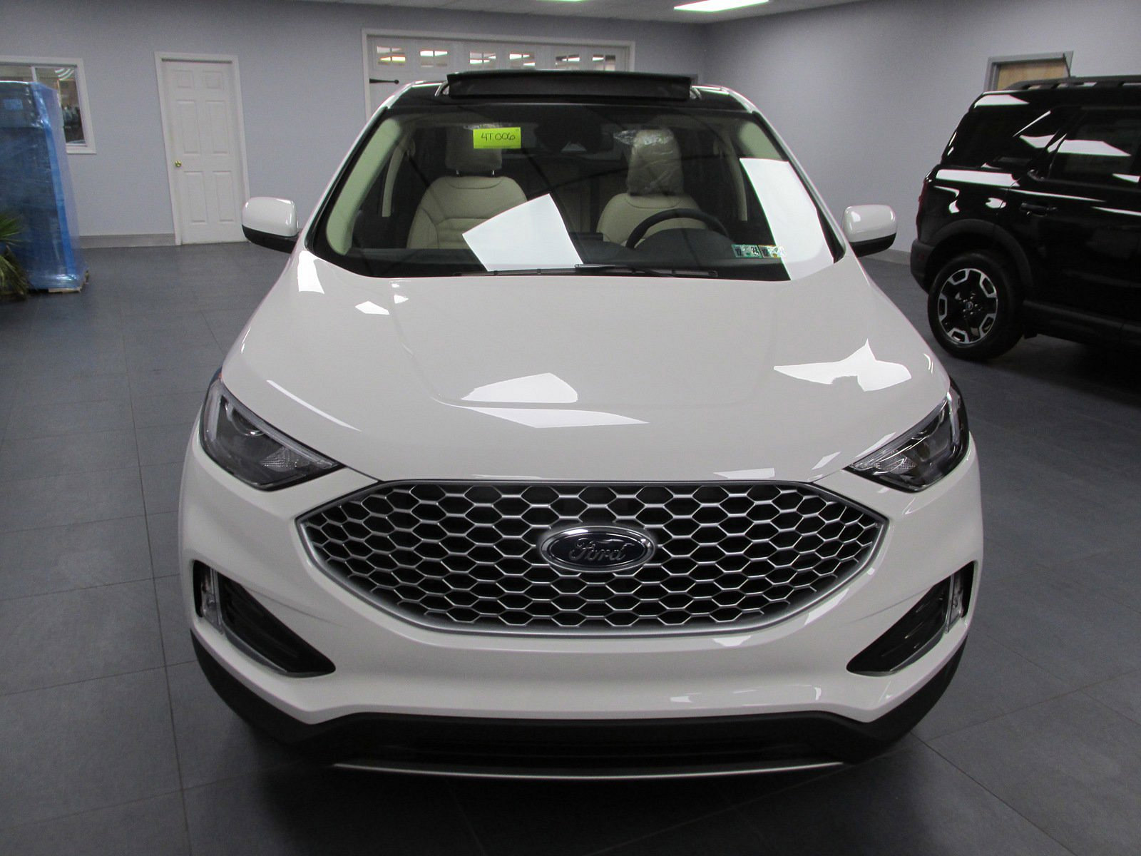 New 2024 Ford Edge SEL w/ Convenience Package AWD/4WD image 2