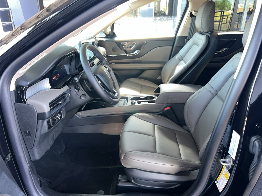 New 2026 Lincoln Corsair Premiere image 8