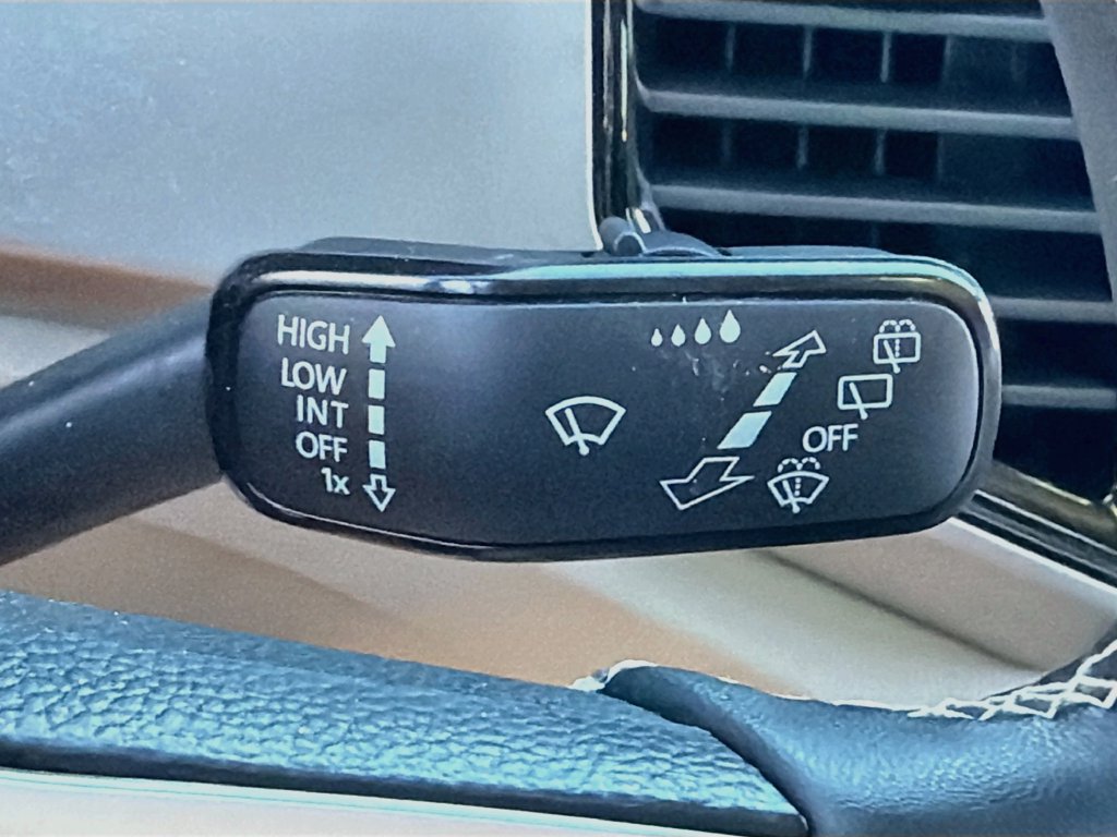 Used 2023 Volkswagen Atlas SE w/ Panoramic Sunroof Package AWD/4WD image 23