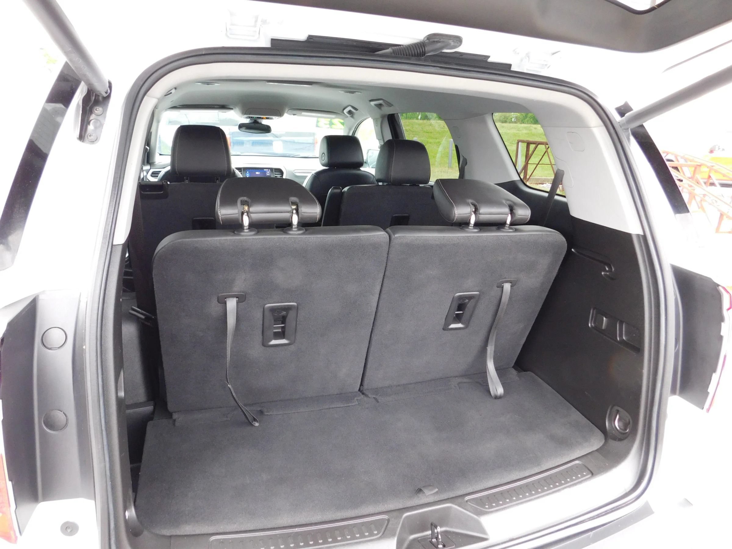Used 2023 GMC Acadia SLT FWD image 6