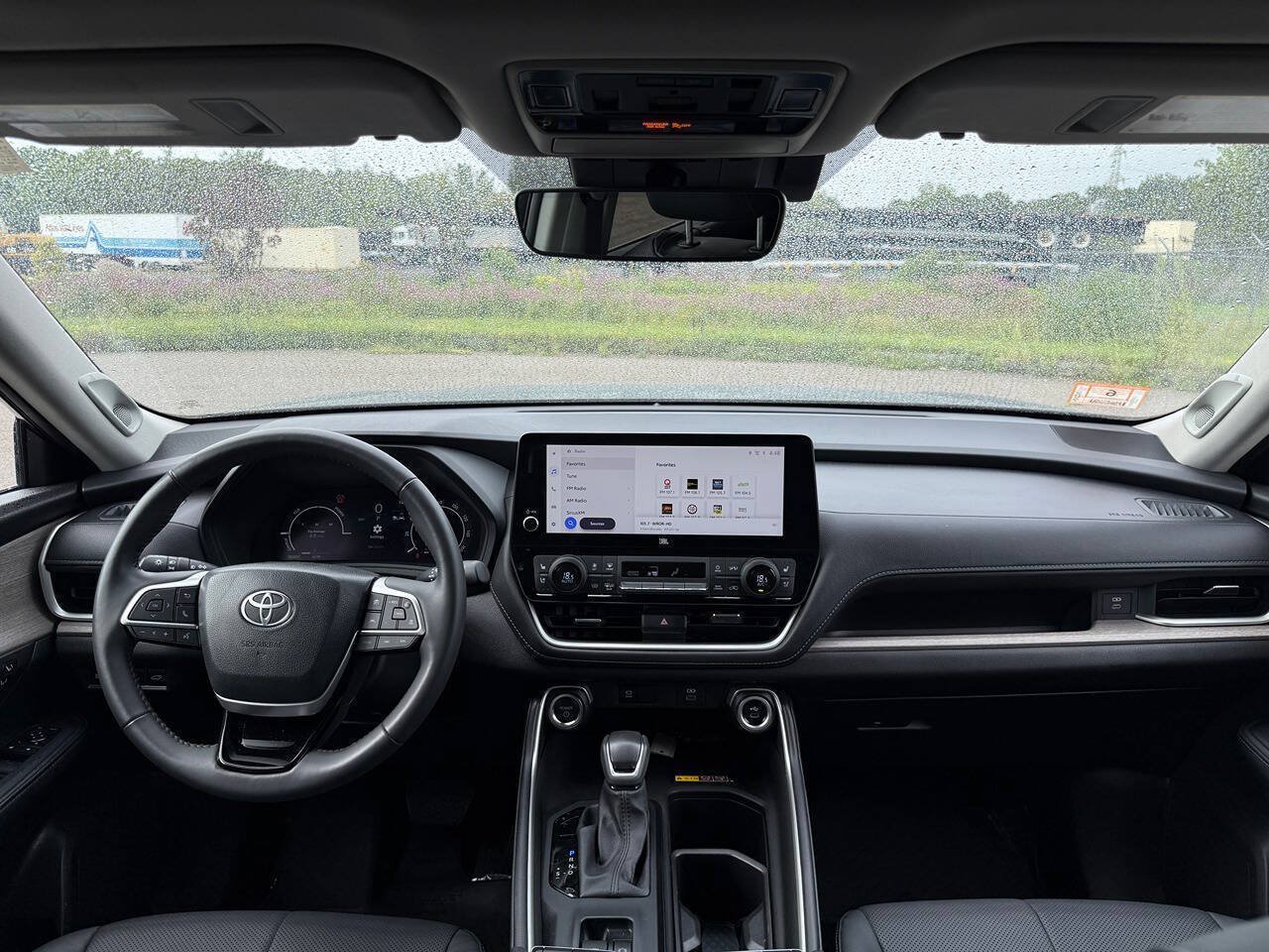 Used 2025 Toyota Grand Highlander AWD Hybrid image 25