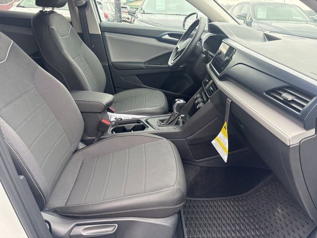 Used 2024 Volkswagen Taos SE image 28