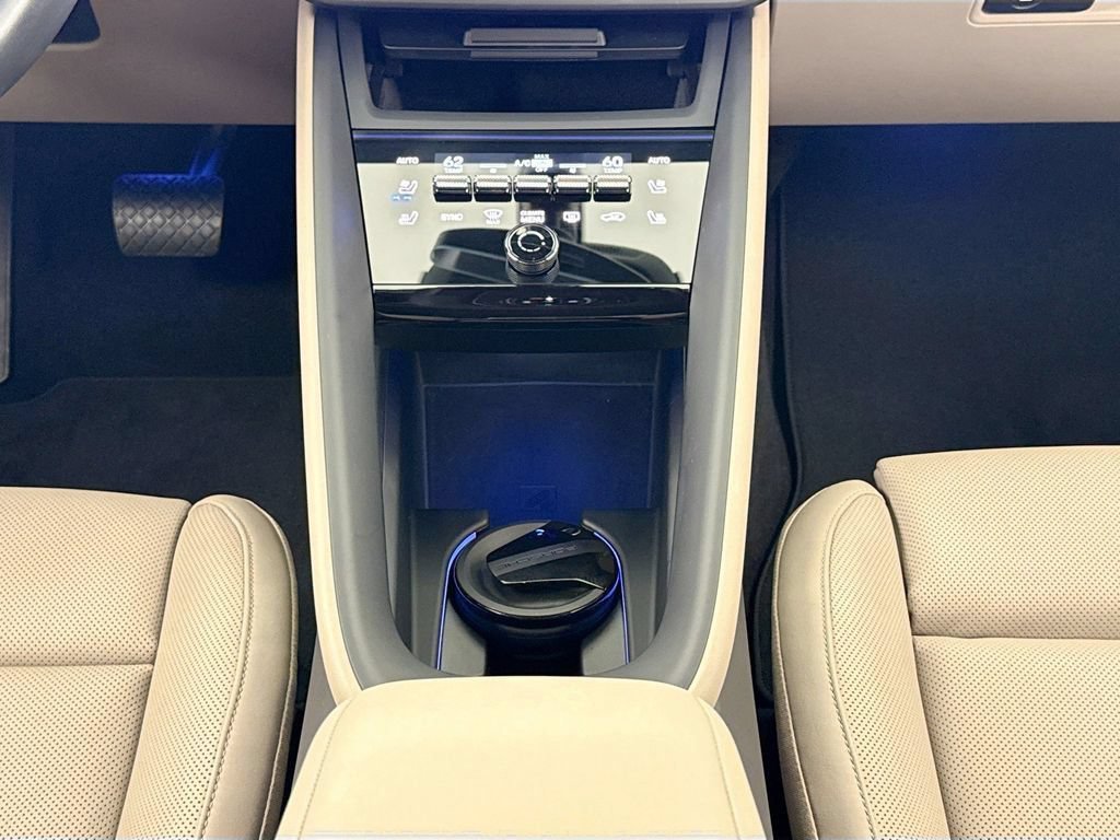 Certified 2025 Porsche Macan Electric RWD image 12