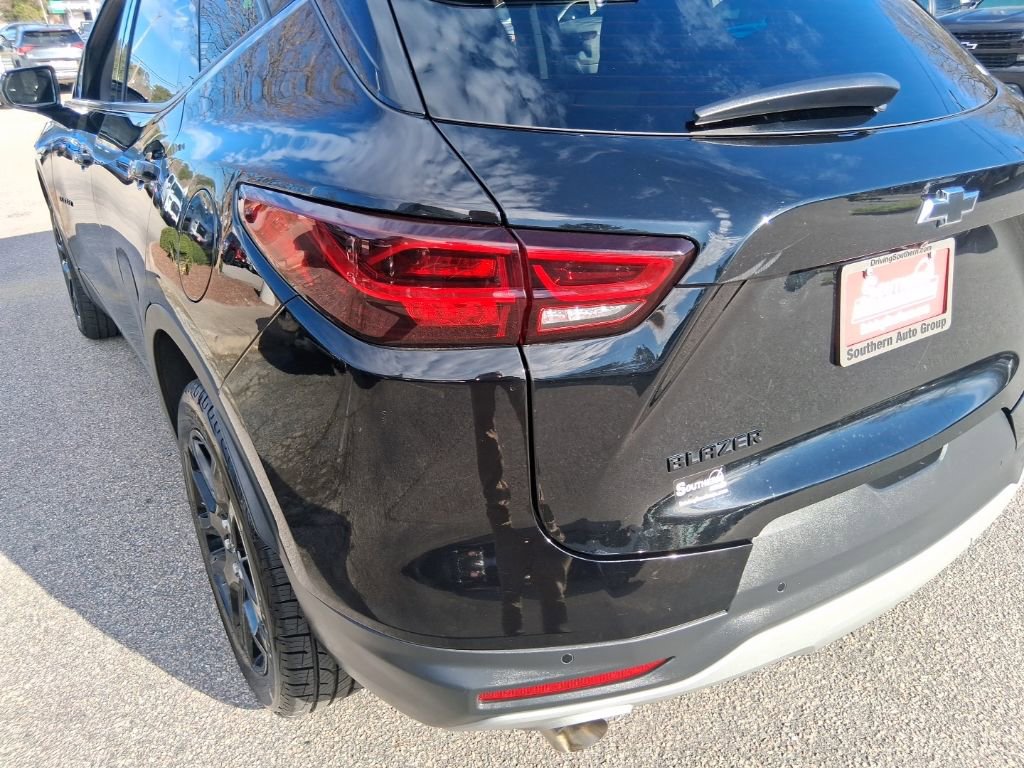 Used 2023 Chevrolet Blazer LT w/ LPO, Black Grille Bar Package image 5