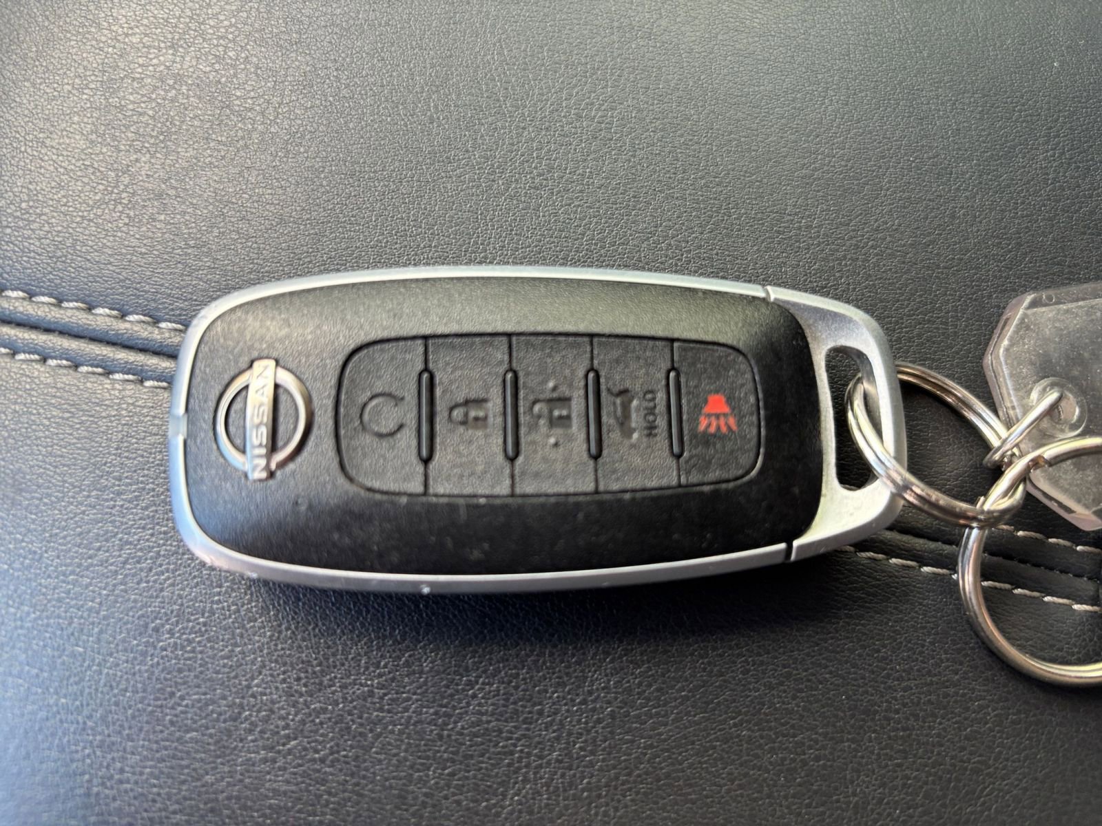 Used 2025 Nissan Pathfinder SV image 21