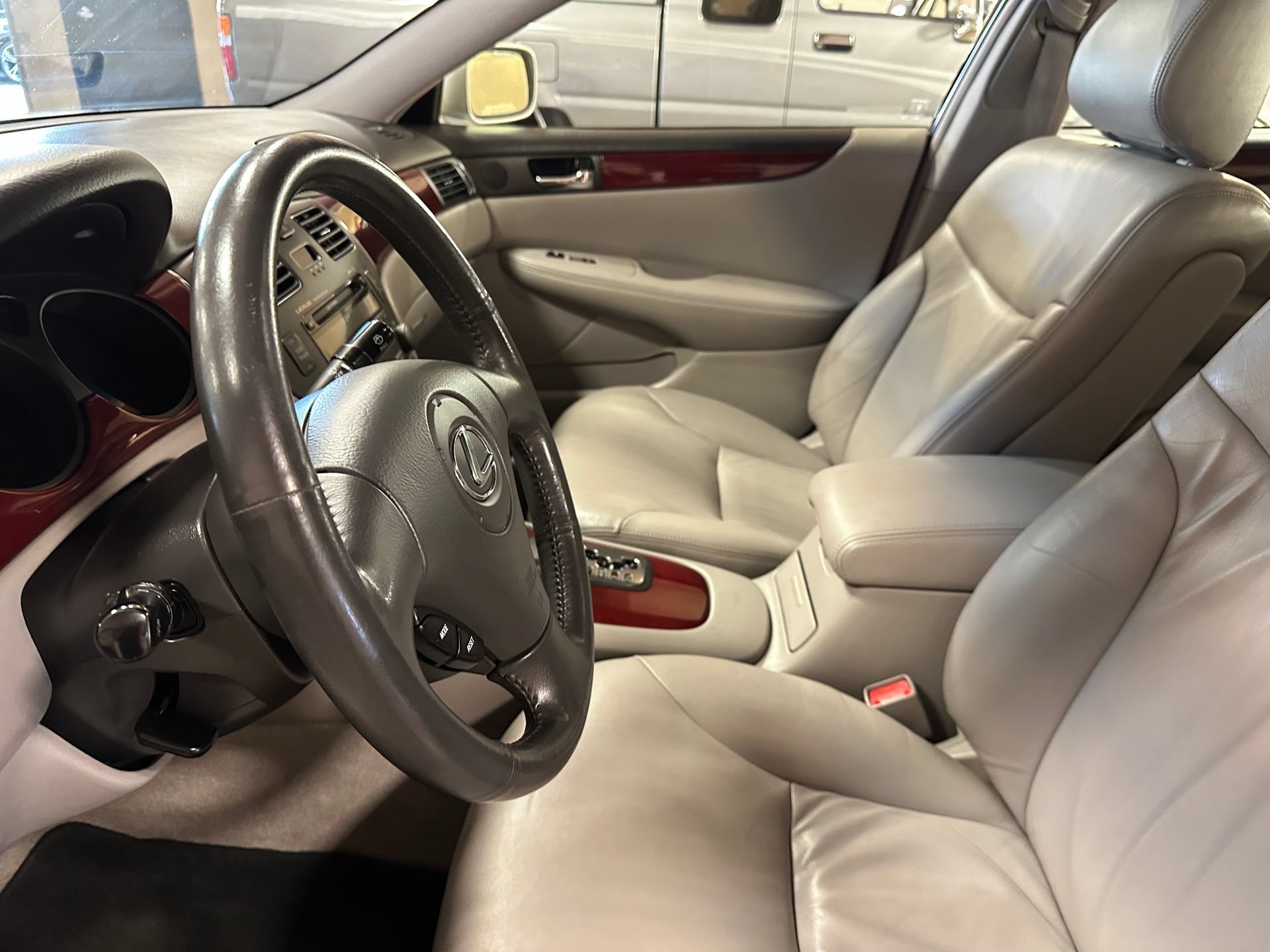 Used 2002 Lexus ES 330 FWD image 12