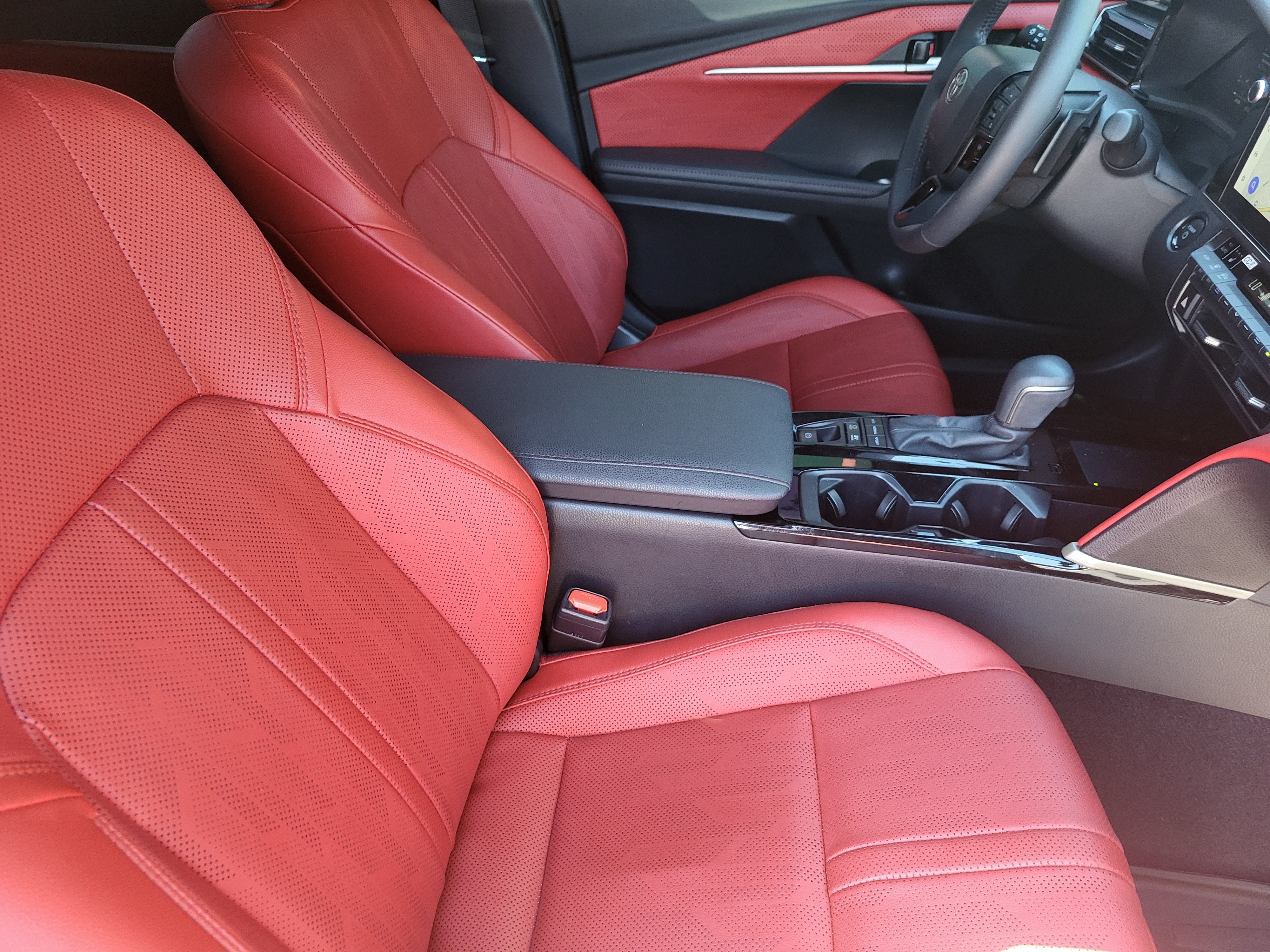 Used 2025 Toyota Camry Hybrid FWD image 13