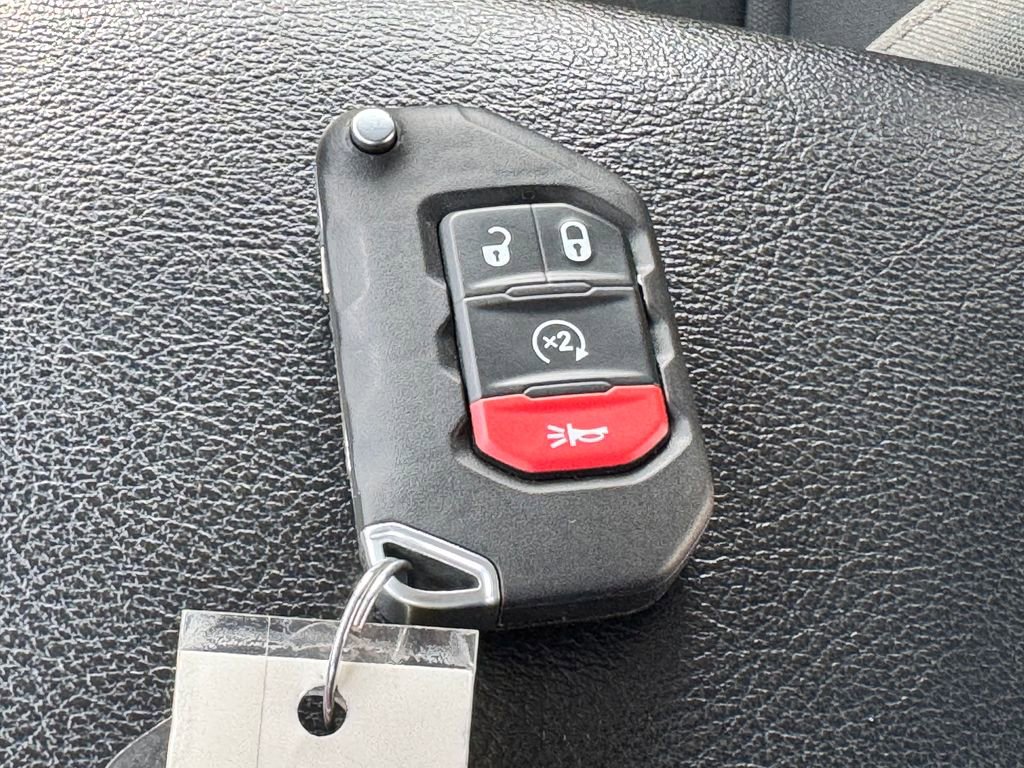 Used 2022 Jeep Gladiator Sport AWD/4WD image 32