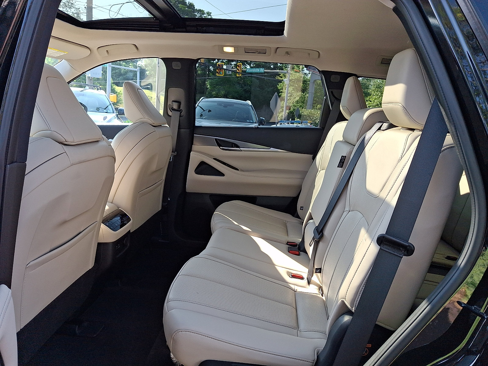 Certified 2023 INFINITI QX60 Luxe AWD/4WD image 11