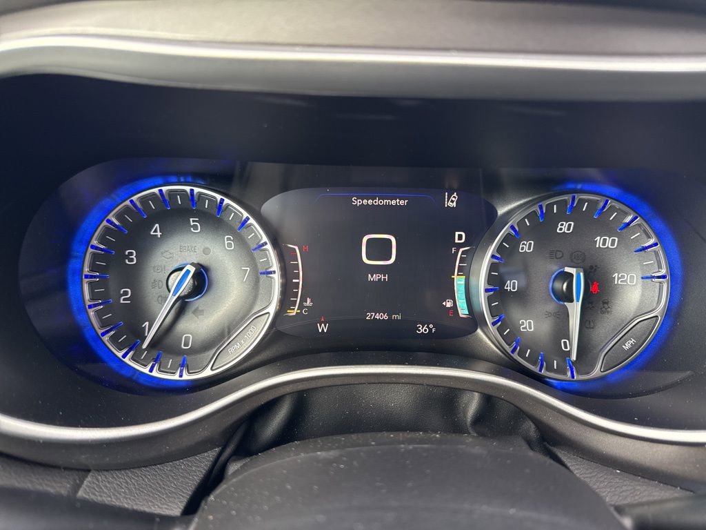 Used 2024 Chrysler Pacifica Touring-L image 29