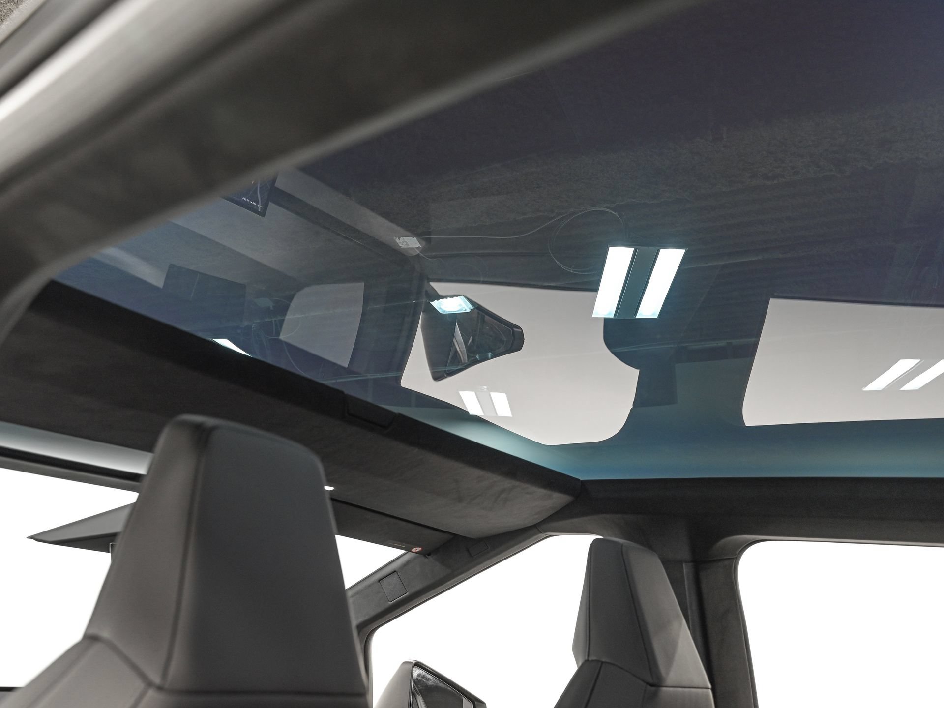 Used 2025 Tesla Cybertruck AWD Crew Cab image 22