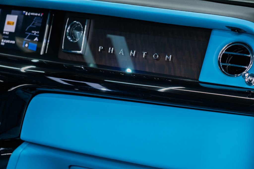 Used 2025 Rolls-Royce Phantom Sedan image 54