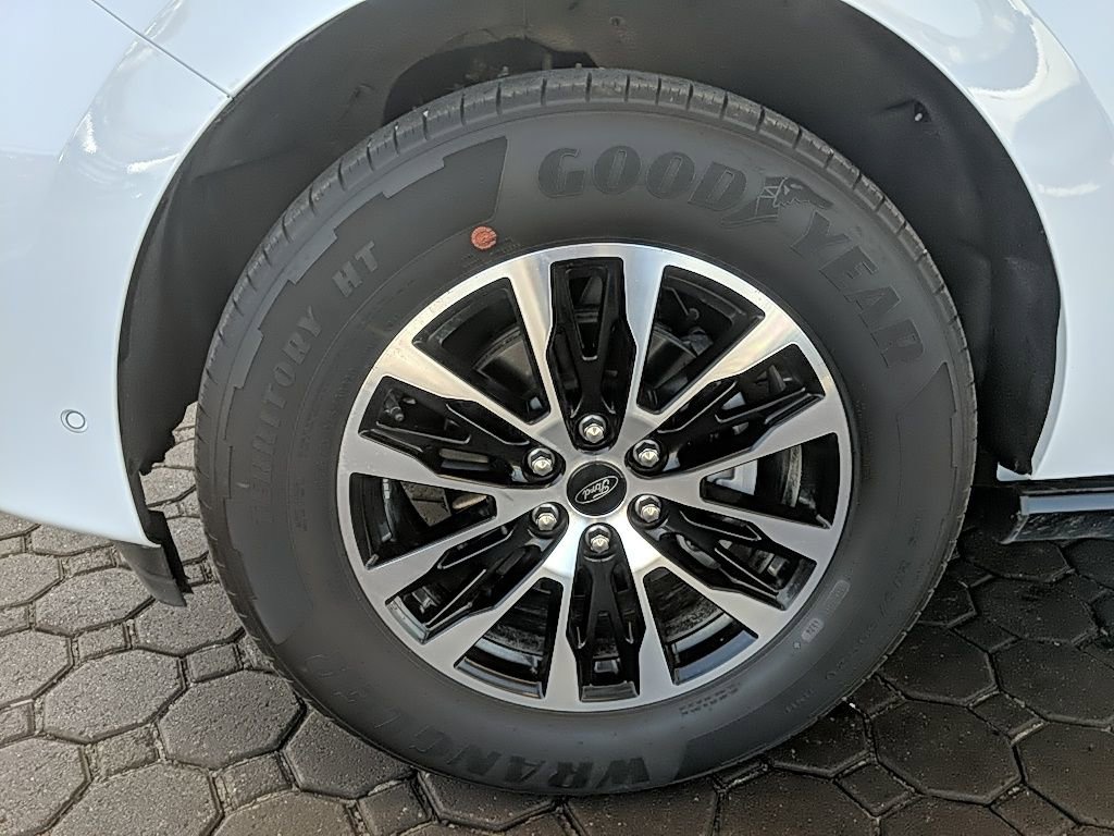 Used 2025 Ford Expedition Platinum image 11