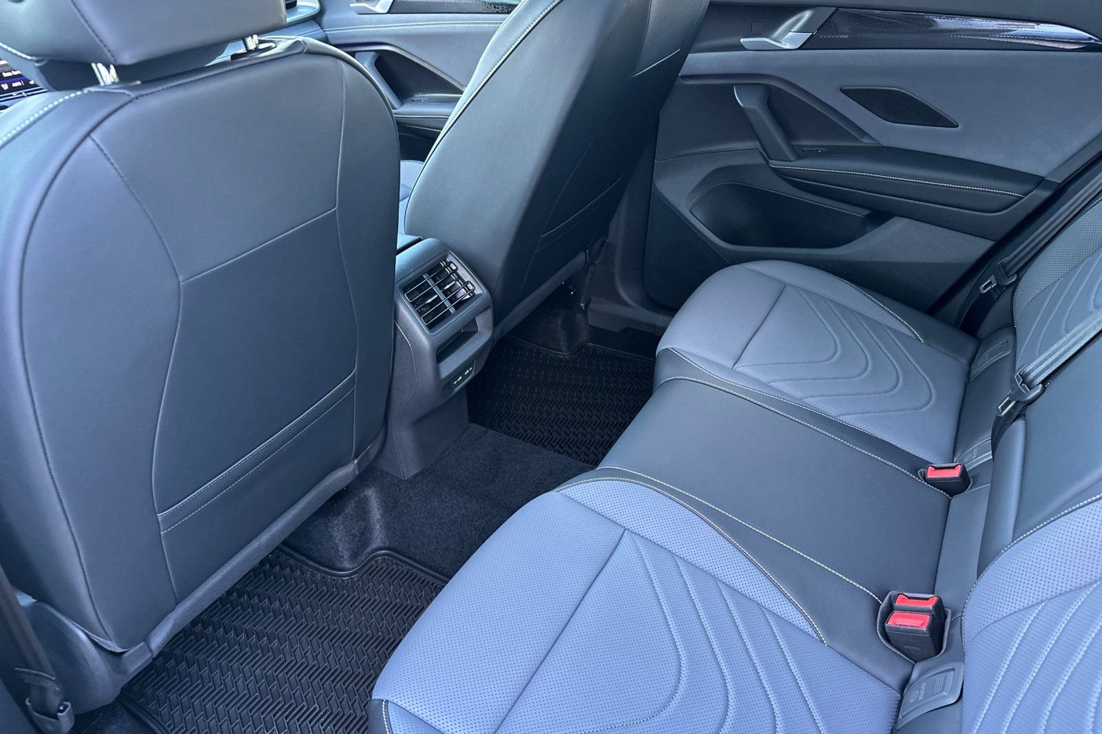 New 2026 Volkswagen Tiguan SE R-Line image 11