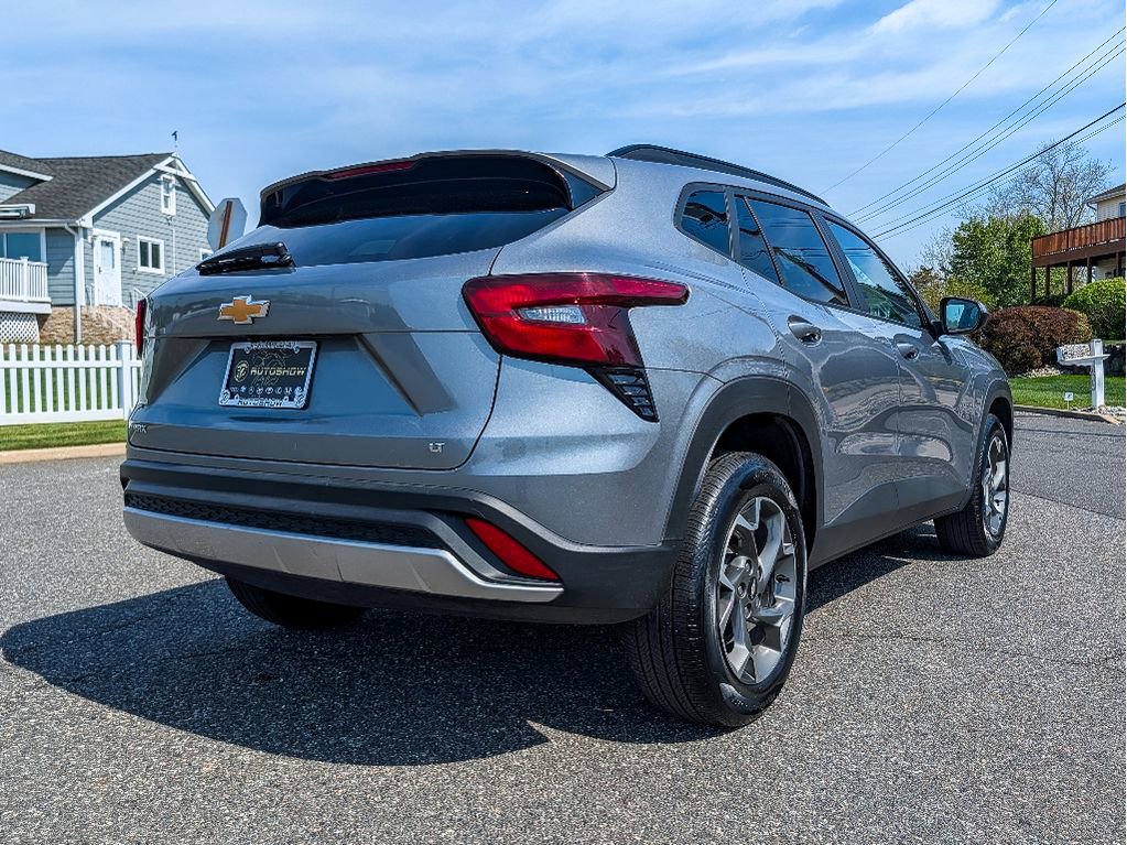 Used 2025 Chevrolet Trax LT w/ LT Convenience Package FWD image 5