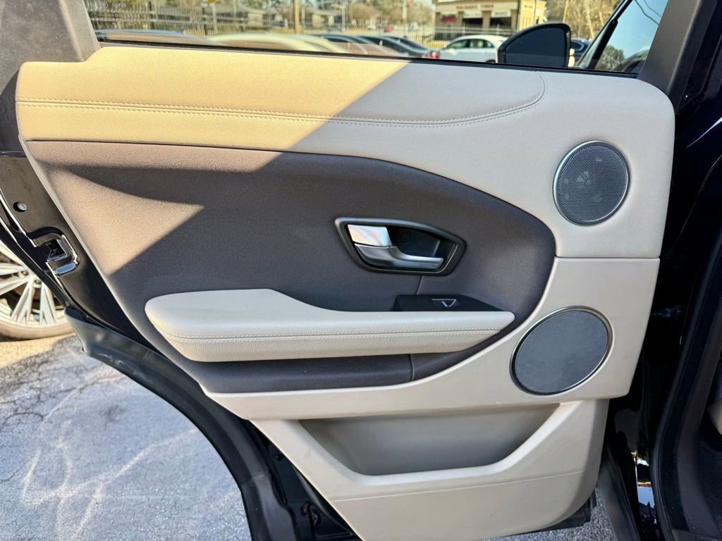 Used 2018 Land Rover Range Rover Evoque SE Premium image 29