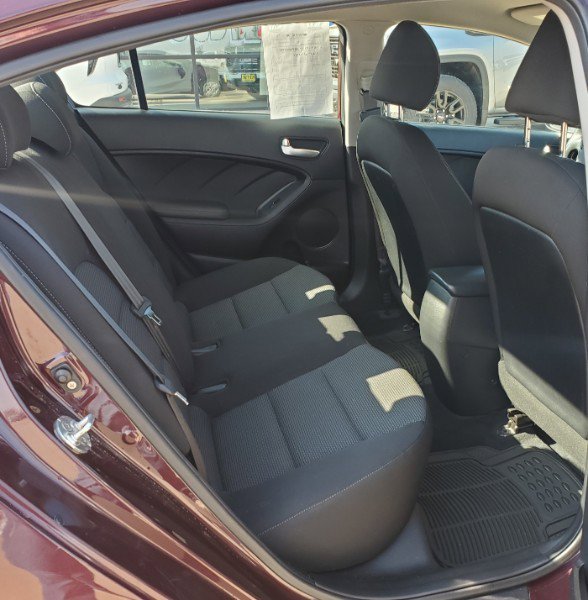 Used 2017 Kia Forte LX image 18