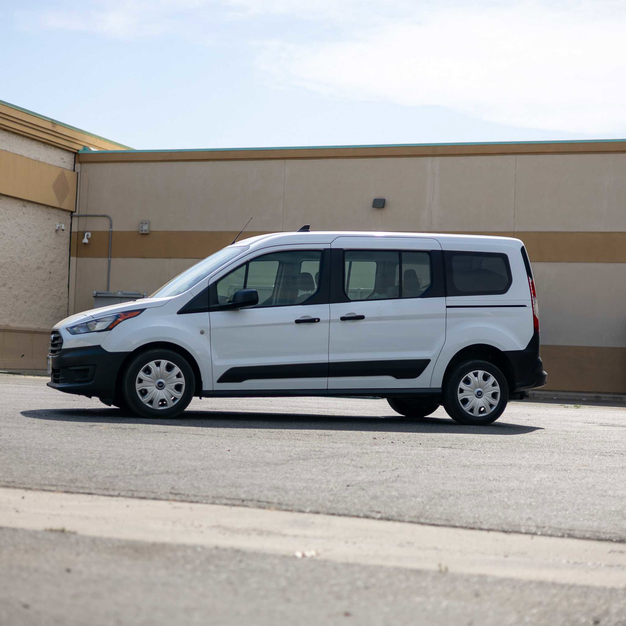 Used 2022 Ford Transit Connect XL image 4