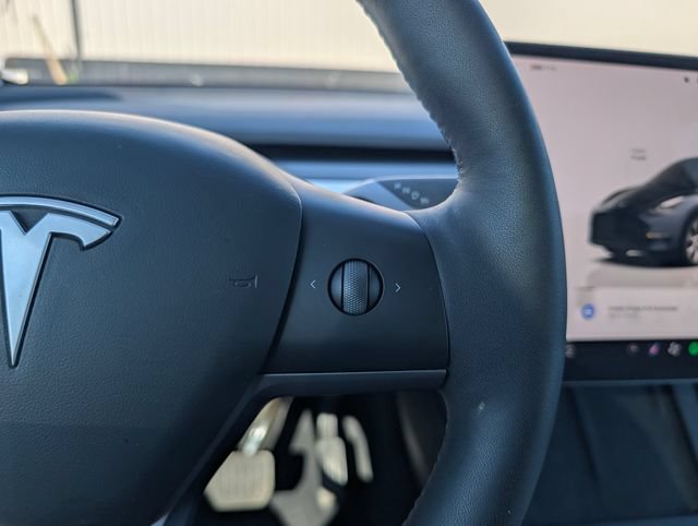 Used 2024 Tesla Model Y Long Range AWD/4WD image 21