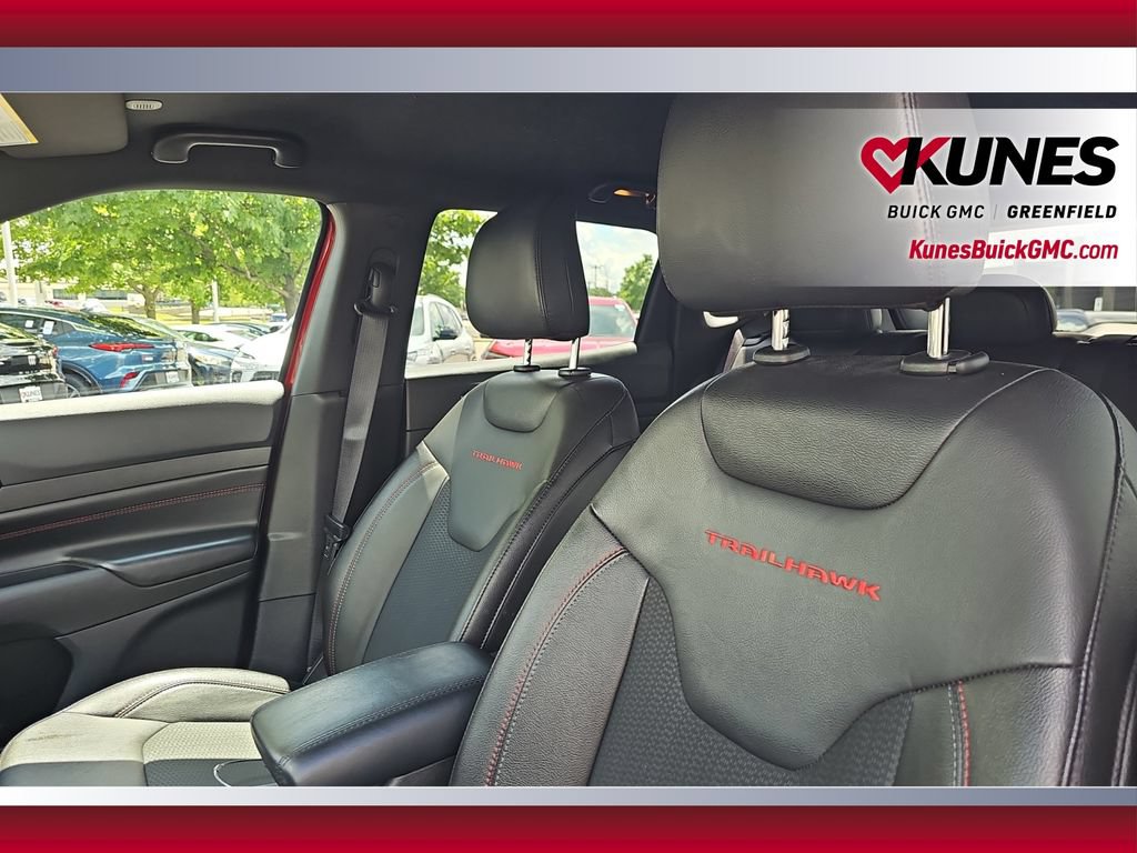 Used 2025 Jeep Compass Trailhawk AWD/4WD image 24
