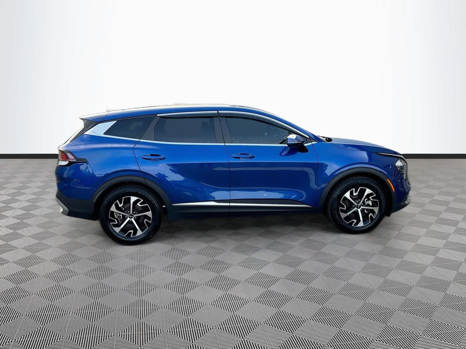 Used 2023 Kia Sportage EX FWD image 4