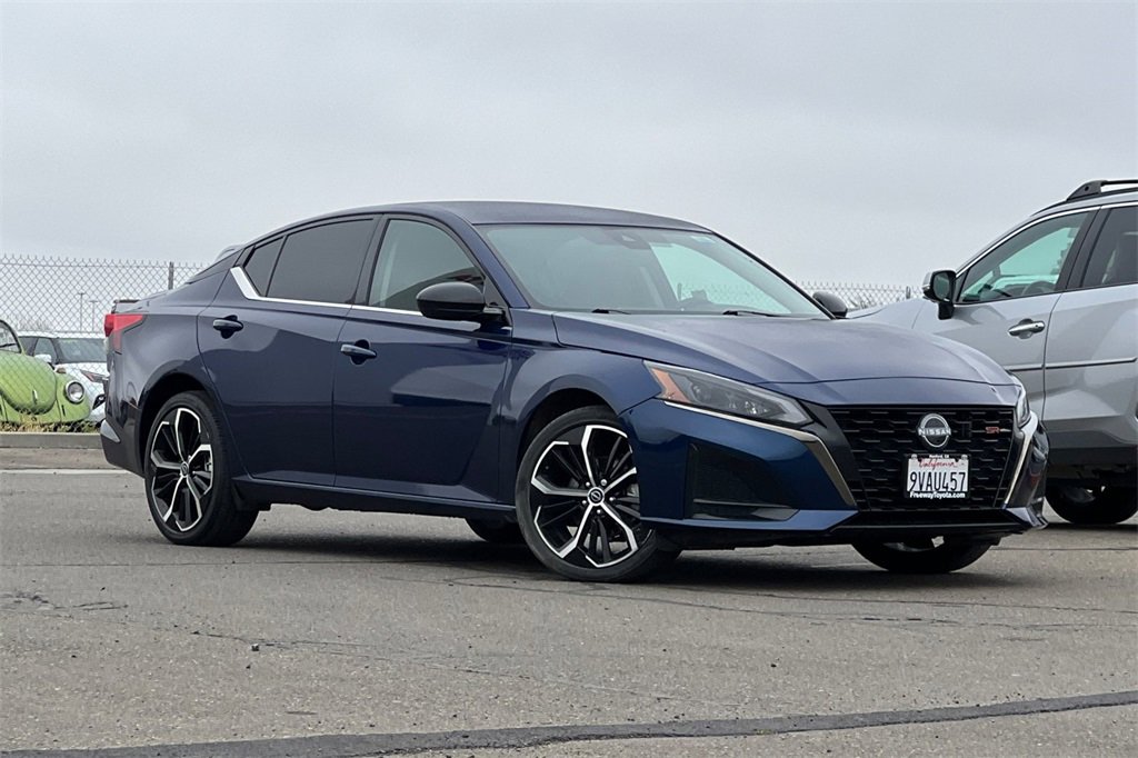 Used 2024 Nissan Altima 2.5 SR image 2