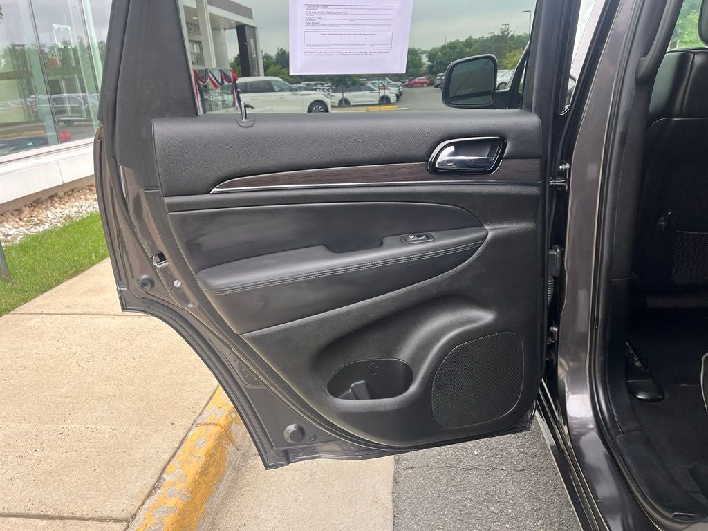 Used 2020 Jeep Grand Cherokee Overland AWD/4WD image 17