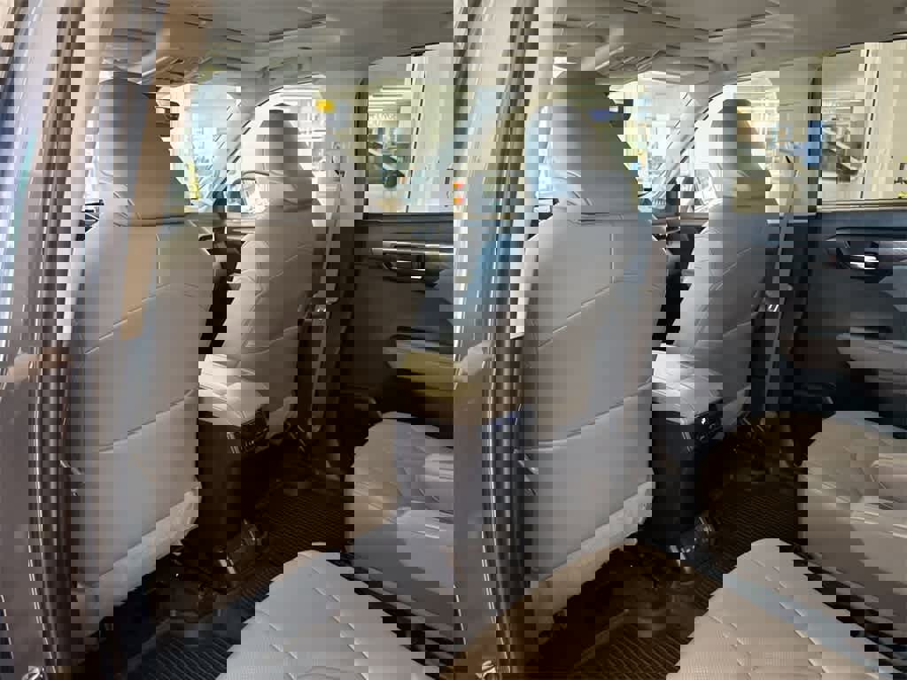 Used 2023 Toyota Highlander Limited image 19