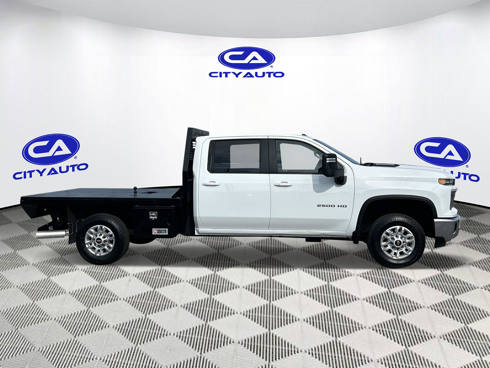 Used 2024 Chevrolet Silverado 2500 LT w/ Convenience Package AWD/4WD image 2