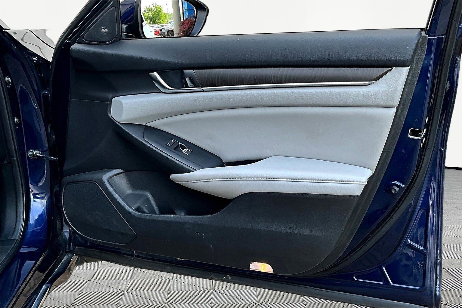 Used 2018 Honda Accord Touring image 27