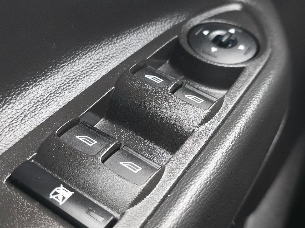 Used 2017 Ford Escape SE w/ SE Cold Weather Package image 20