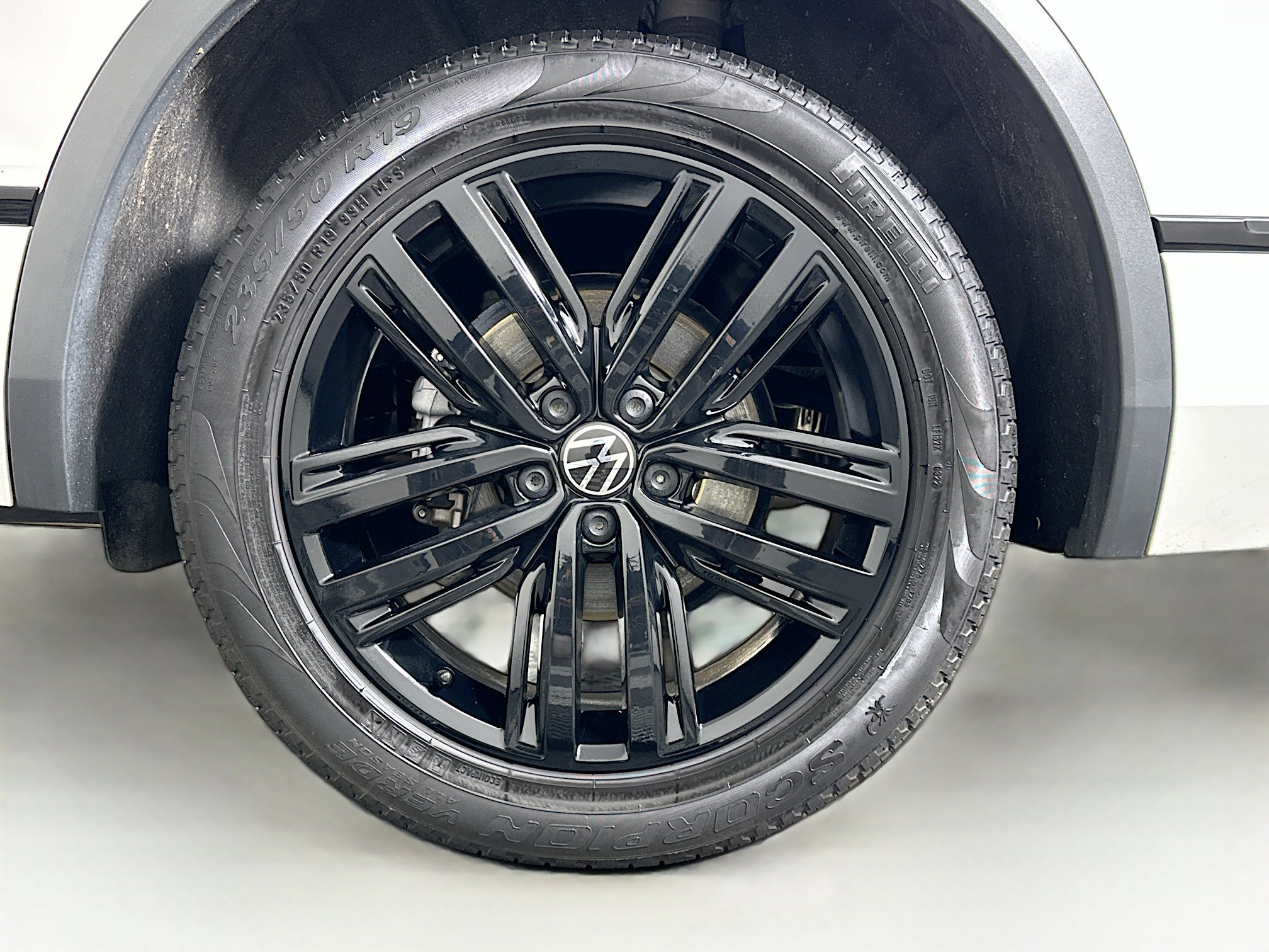 Used 2022 Volkswagen Tiguan SE R-Line image 11