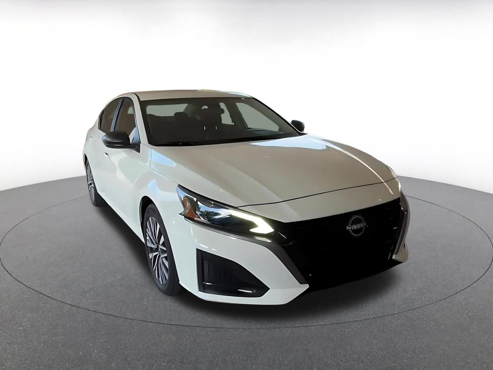 Used 2026 Nissan Altima 2.5 SV FWD image 3