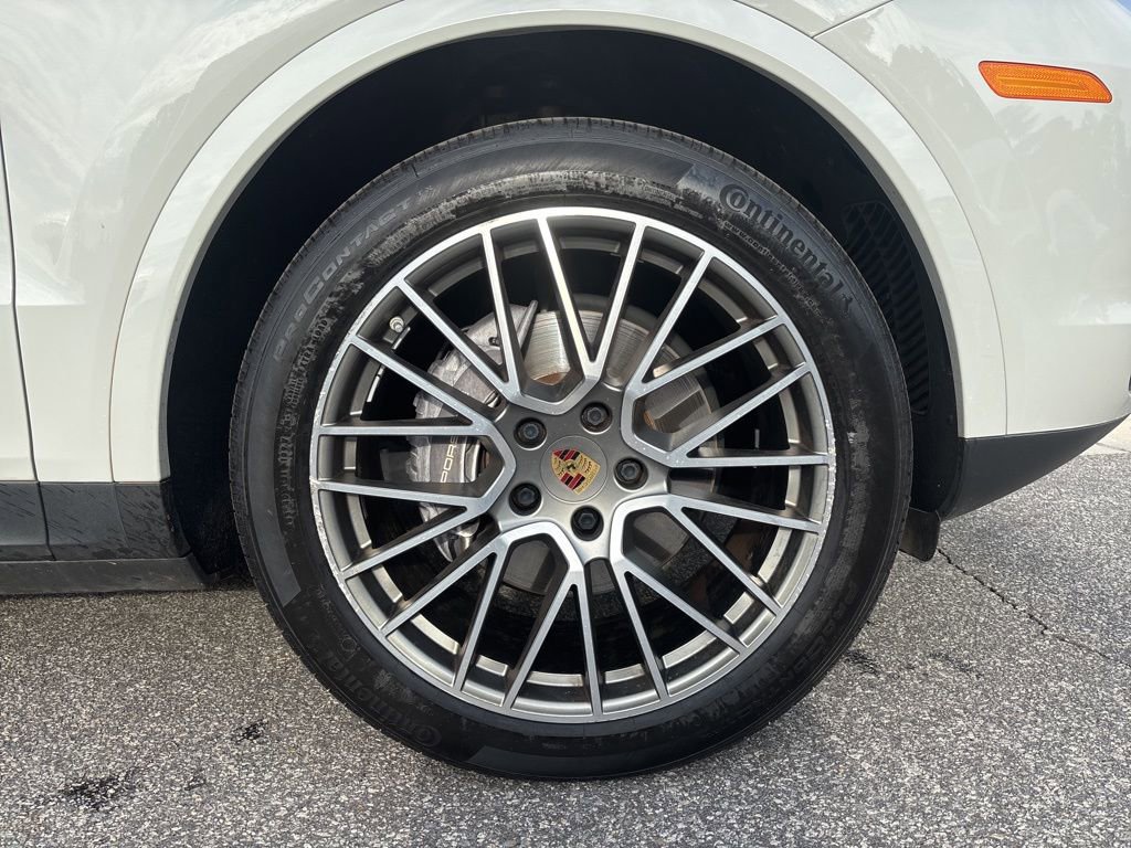 Used 2022 Porsche Cayenne Platinum Edition image 9