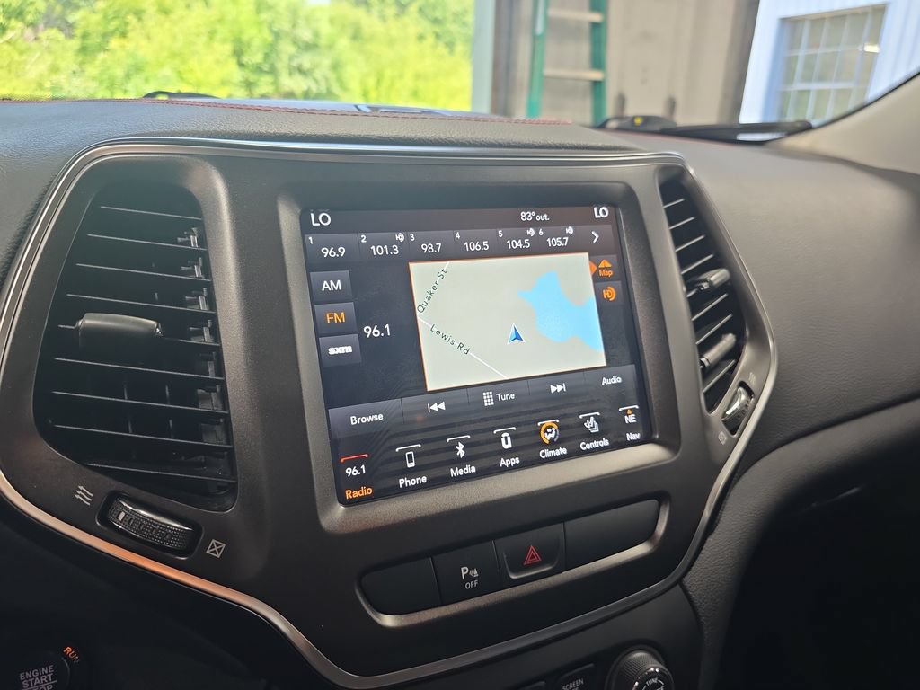 Used 2019 Jeep Cherokee Trailhawk AWD/4WD image 22