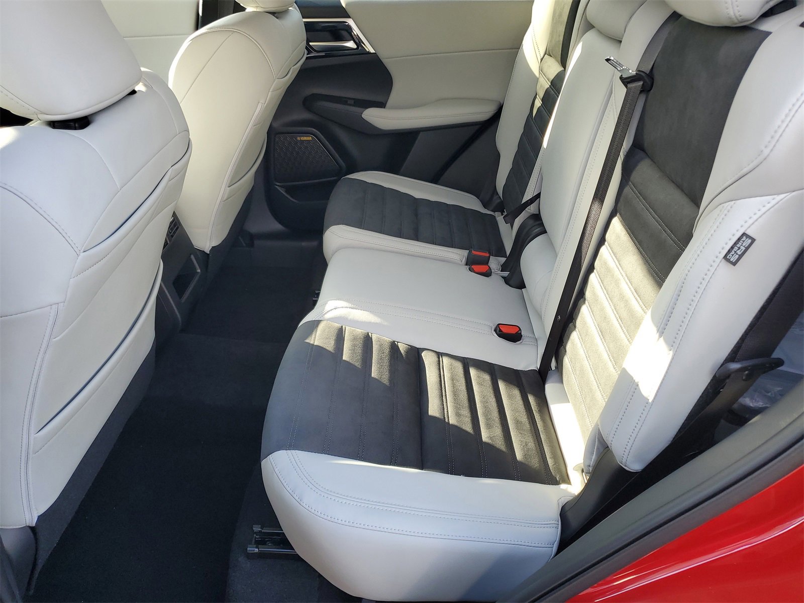 New 2025 Mitsubishi Outlander SE image 21